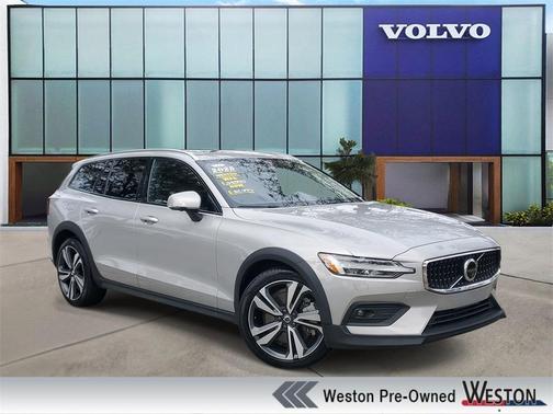 2025 Volvo V60 Cross Country B5 Plus