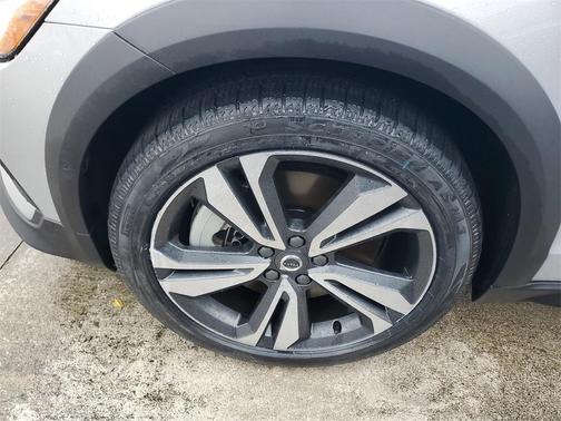 2025 Volvo V60 Cross Country B5 Plus