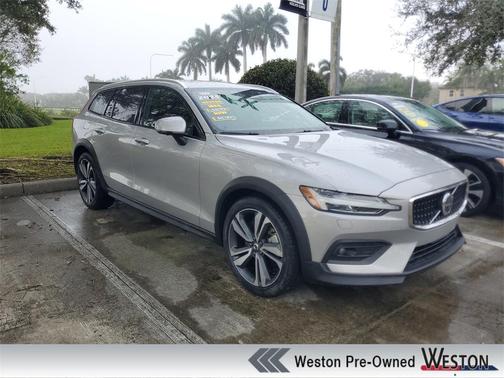 2025 Volvo V60 Cross Country B5 Plus