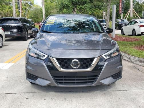 Gun Metallic 2022 Nissan Versa 1.6 SR