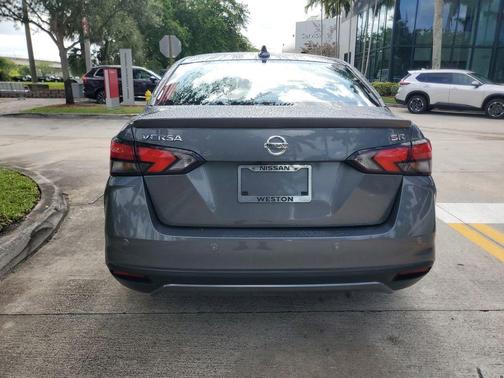 Gun Metallic 2022 Nissan Versa 1.6 SR