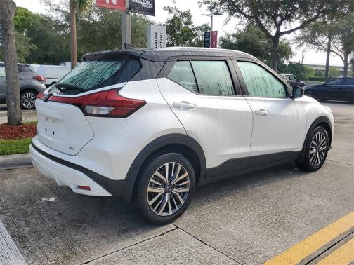 2022 Nissan Kicks SV