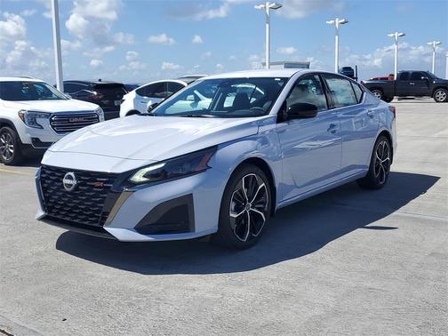 2025 Nissan Altima SR