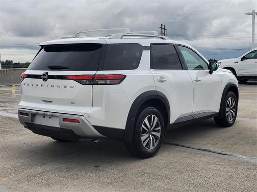 2025 Nissan Pathfinder SL