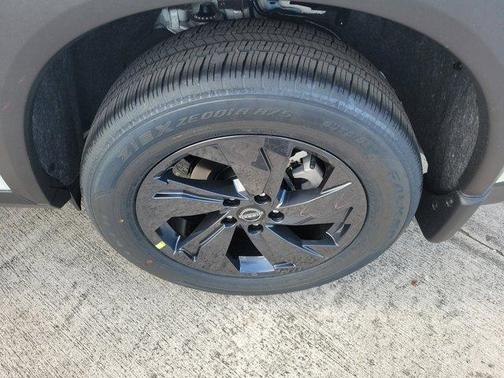 Everest White P 2026 Nissan Rogue SV