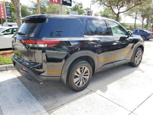 2023 Nissan Pathfinder S