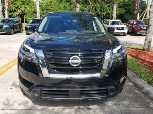 2023 Nissan Pathfinder S