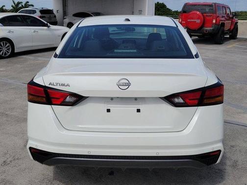 Pearl White Tri-Coat 2026 Nissan Altima SV