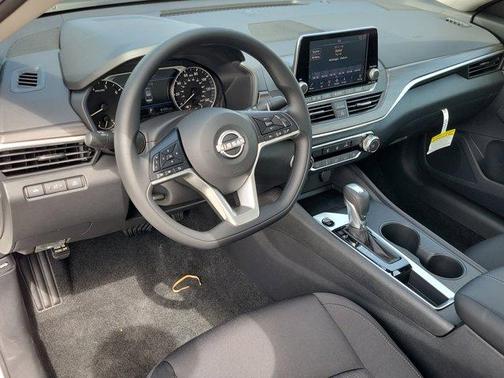 Pearl White Tri-Coat 2026 Nissan Altima SV