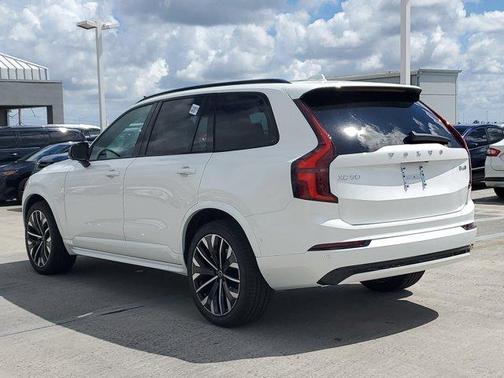 2026 Volvo XC90 B6 Ultra Dark Theme 7-Seater