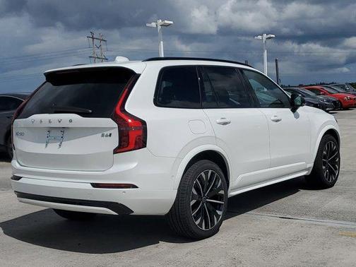 2026 Volvo XC90 B6 Ultra Dark Theme 7-Seater