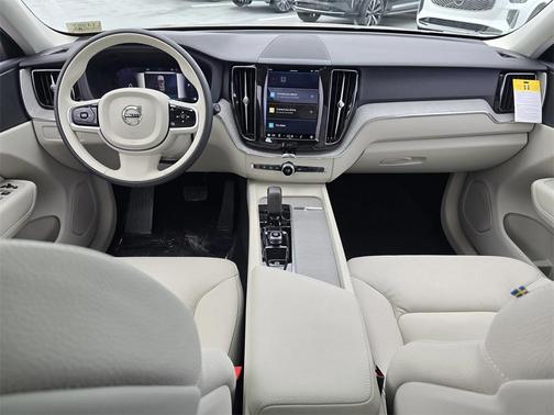 2025 Volvo XC60 B5 Plus