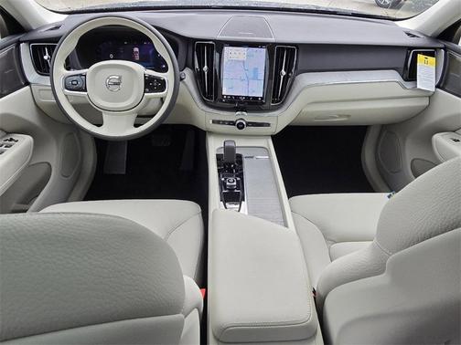2025 Volvo XC60 B5 Plus
