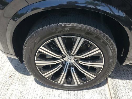 2024 Volvo XC90 B5 Core Bright Theme