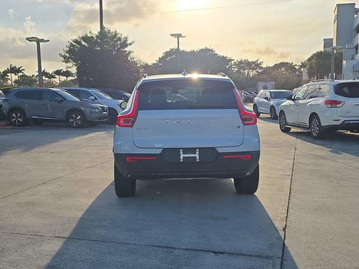 Cloud 9 White 2026 Volvo XC40 B5 Plus