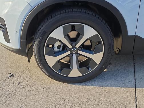 Cloud 9 White 2026 Volvo XC40 B5 Plus