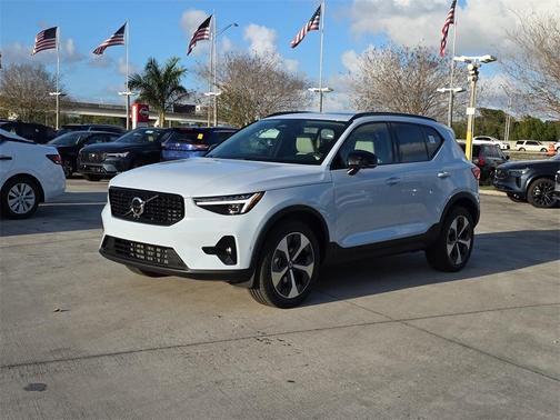 Cloud 9 White 2026 Volvo XC40 B5 Plus