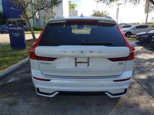 2023 Volvo XC60 B5 Plus Dark Theme