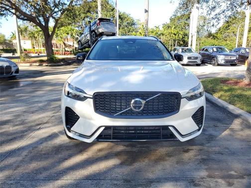 2023 Volvo XC60 B5 Plus Dark Theme