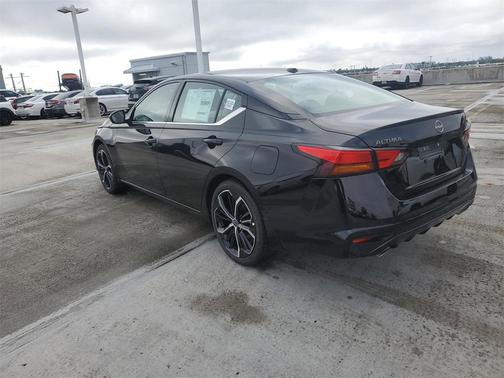 2025 Nissan Altima SR