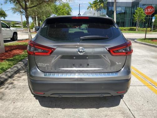 2022 Nissan Rogue Sport SV