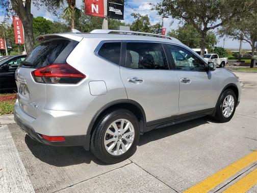 2018 Nissan Rogue SV