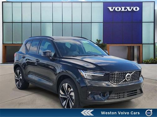 2026 Volvo XC40 B4 Plus