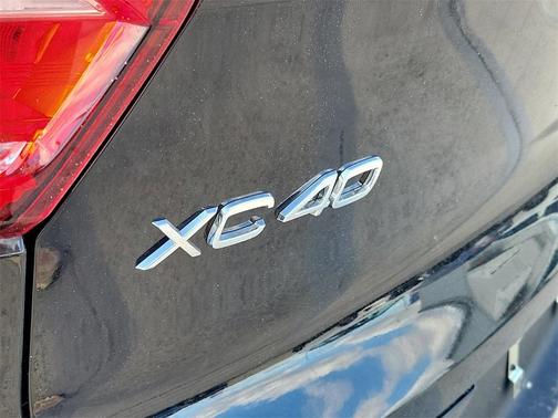 2026 Volvo XC40 B4 Plus