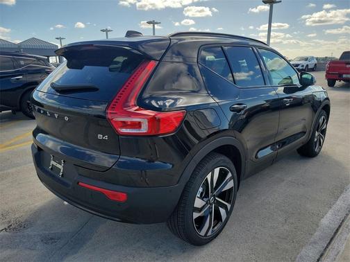 2026 Volvo XC40 B4 Plus