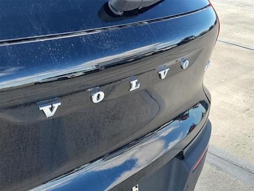 2026 Volvo XC40 B4 Plus