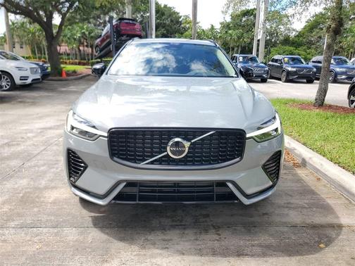 2024 Volvo XC60 Recharge Plug-In Hybrid T8 Plus Dark Theme