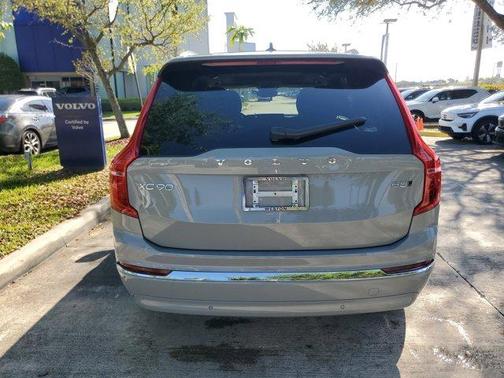 2025 Volvo XC90 B5 Core