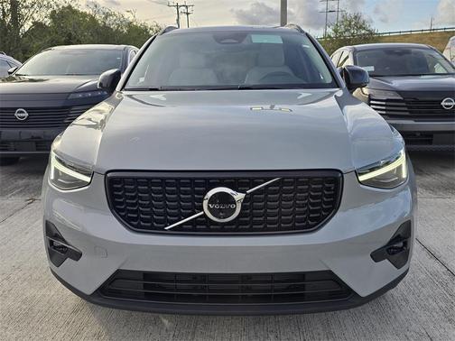 2026 Volvo XC40