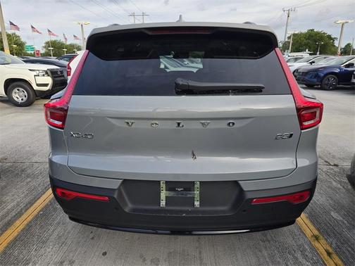 2026 Volvo XC40