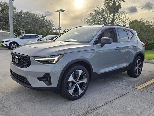 2026 Volvo XC40