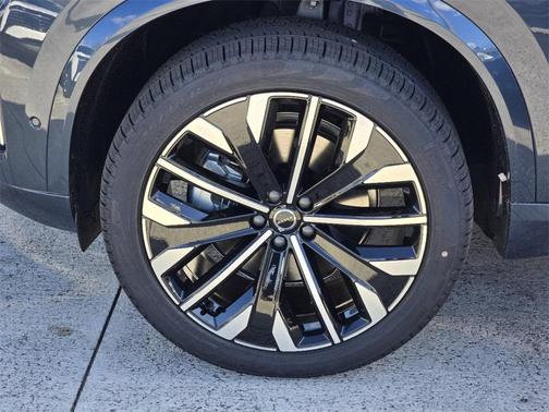 2025 Volvo XC90 Plug-In Hybrid T8 Plus 6-Seater