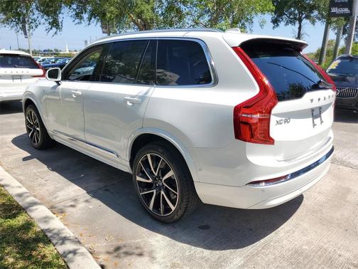2024 Volvo XC90 B6 Plus Bright Theme 6-Seater