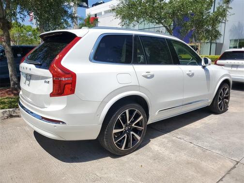2024 Volvo XC90 B6 Plus Bright Theme 6-Seater