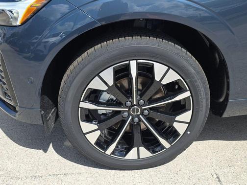 Denim Blue Metallic 2026 Volvo XC60 B5 Plus
