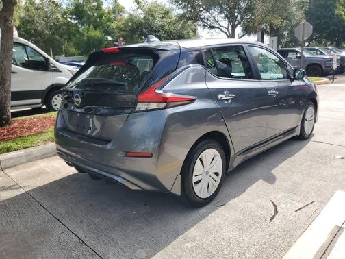 Gun Metallic 2025 Nissan Leaf S