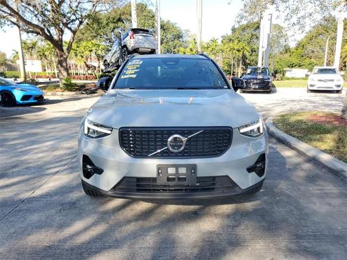 2025 Volvo XC40 B5 Plus Dark Theme