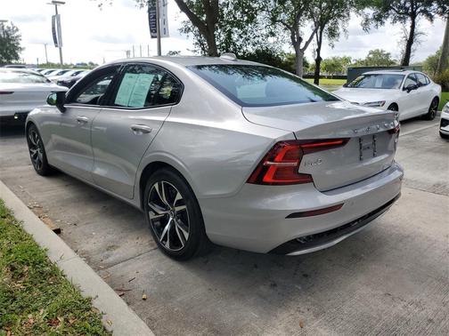 2024 Volvo S60 B5 Core Dark Theme