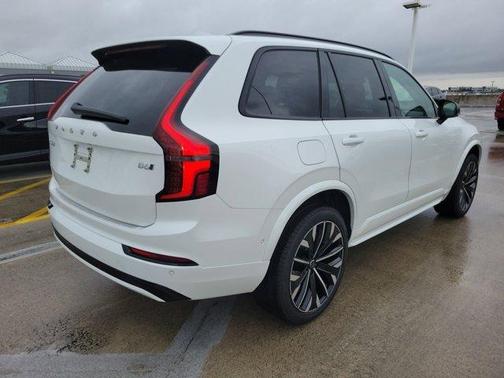 2026 Volvo XC90 B6 Ultra Dark Theme 7-Seater