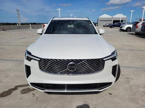 Crystal White Pearl 2026 Volvo XC90 B6 Plus 7-Seater