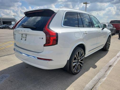 Crystal White Pearl 2026 Volvo XC90 B6 Ultra 7-Seater