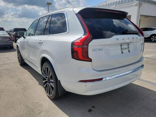 Crystal White Pearl 2026 Volvo XC90 B6 Ultra 7-Seater