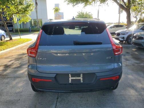 Gray Metallic 2023 Volvo XC40 B5 Plus Dark Theme