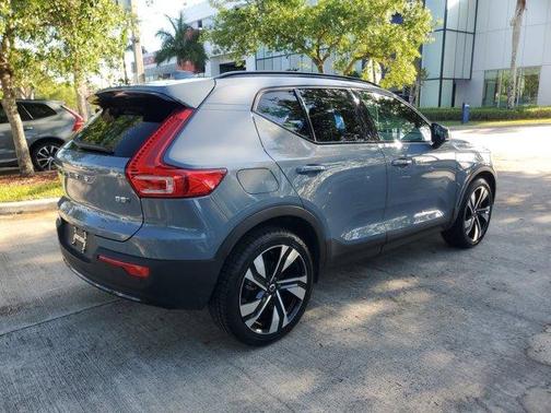 Gray Metallic 2023 Volvo XC40 B5 Plus Dark Theme