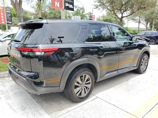 2022 Nissan Pathfinder S