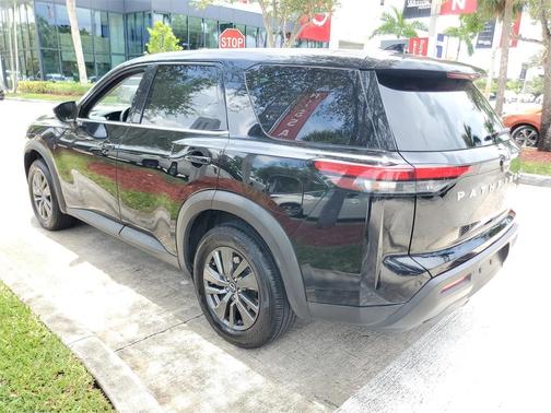 2022 Nissan Pathfinder S